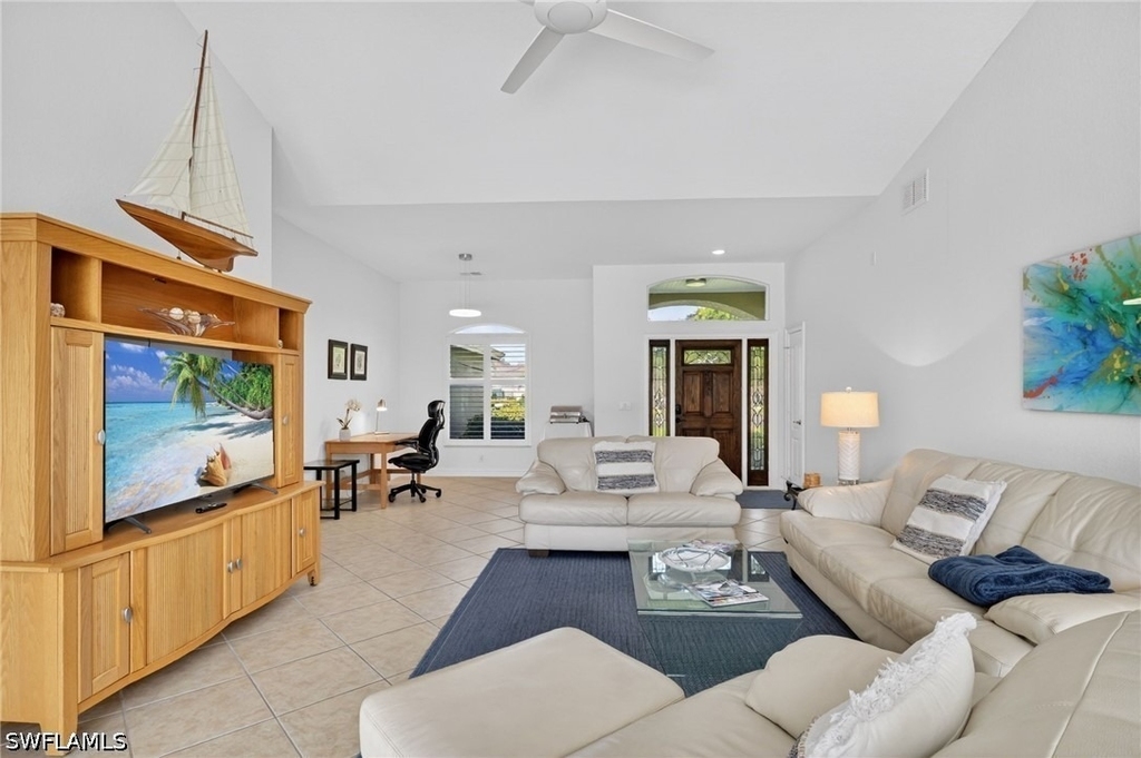 576 Briarwood Boulevard - Photo 4