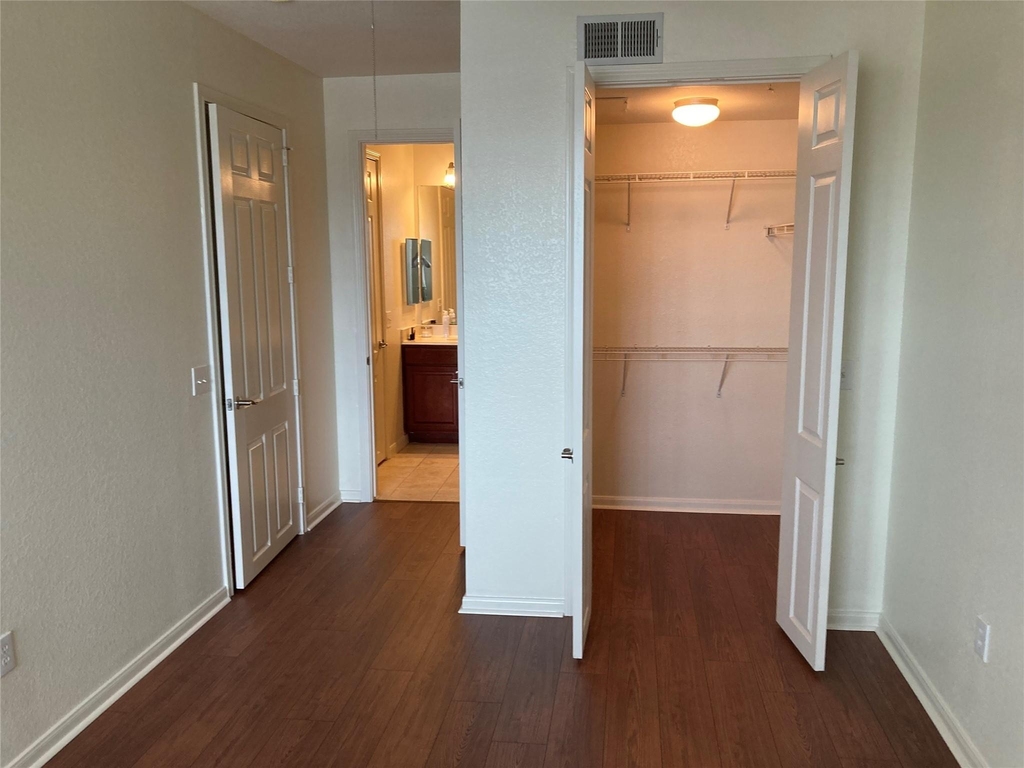 7575 Kirby Drive - Photo 11