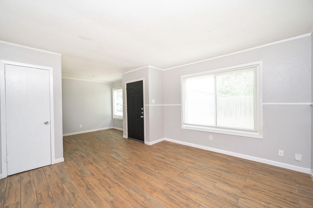 506 N 3rd Street - Photo 3