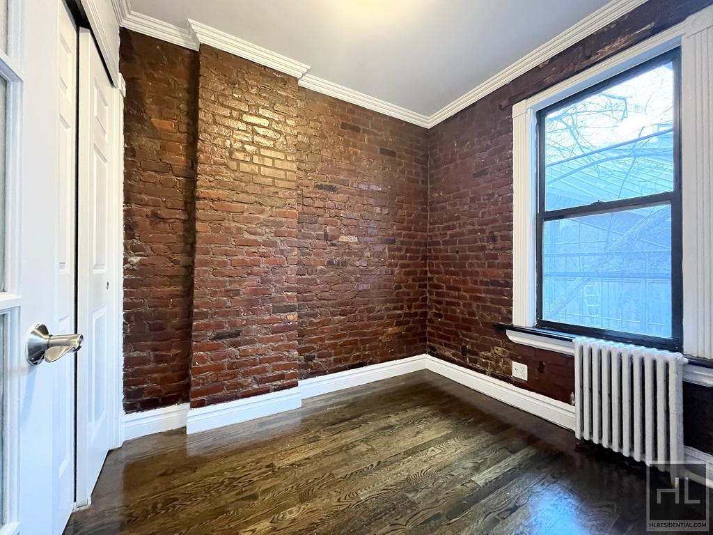 East 13th Street - Photo 4