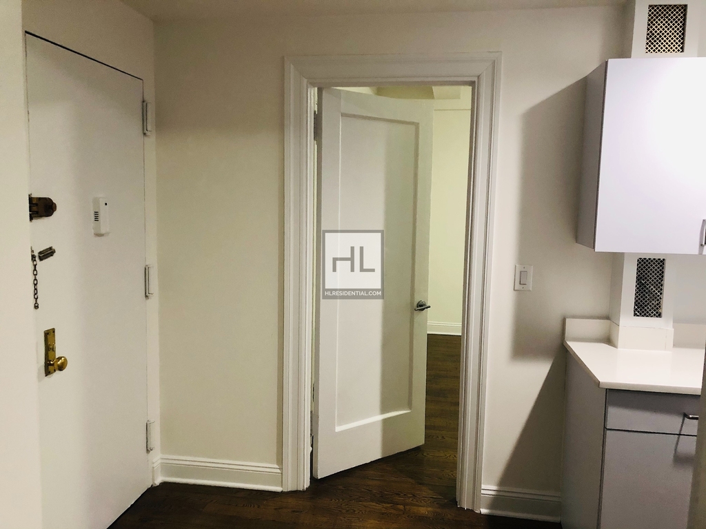 West 55 Street - Photo 2