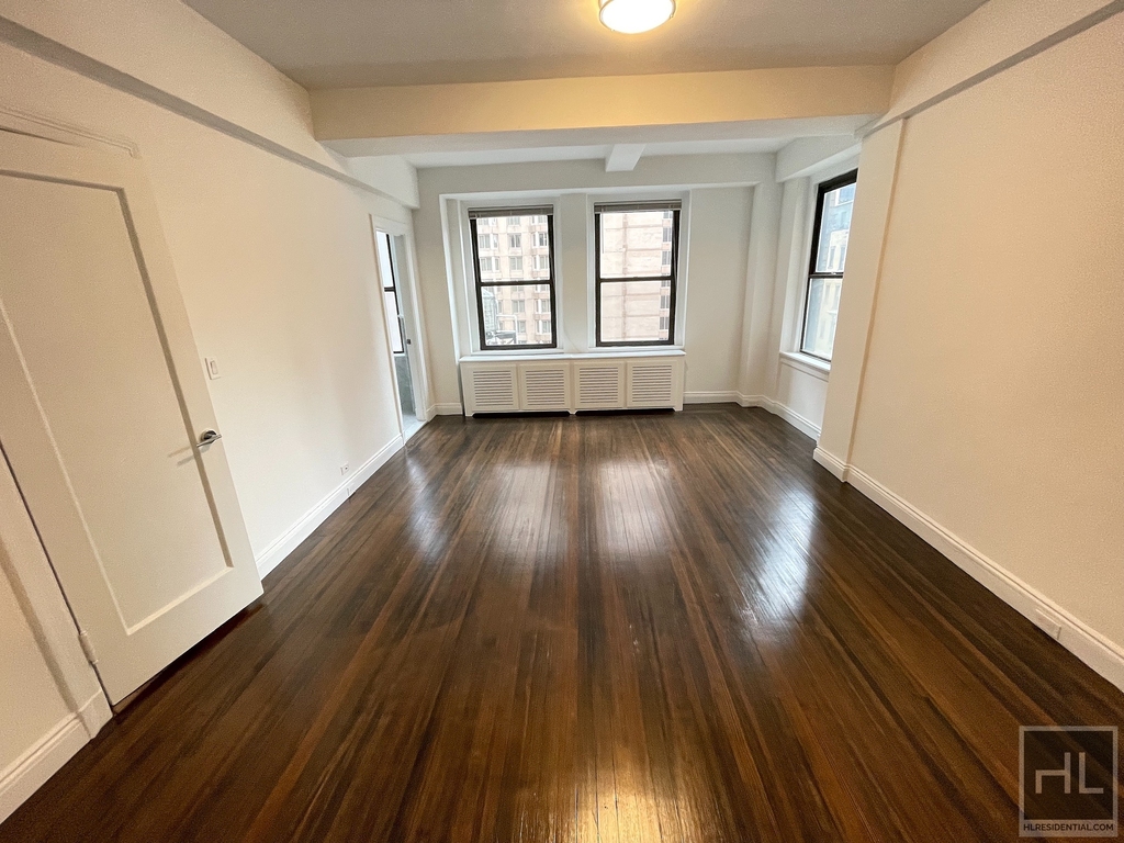 West 55 Street - Photo 2