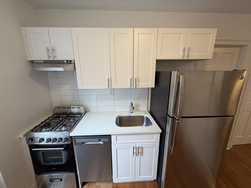 1427 York Avenue - Photo 1