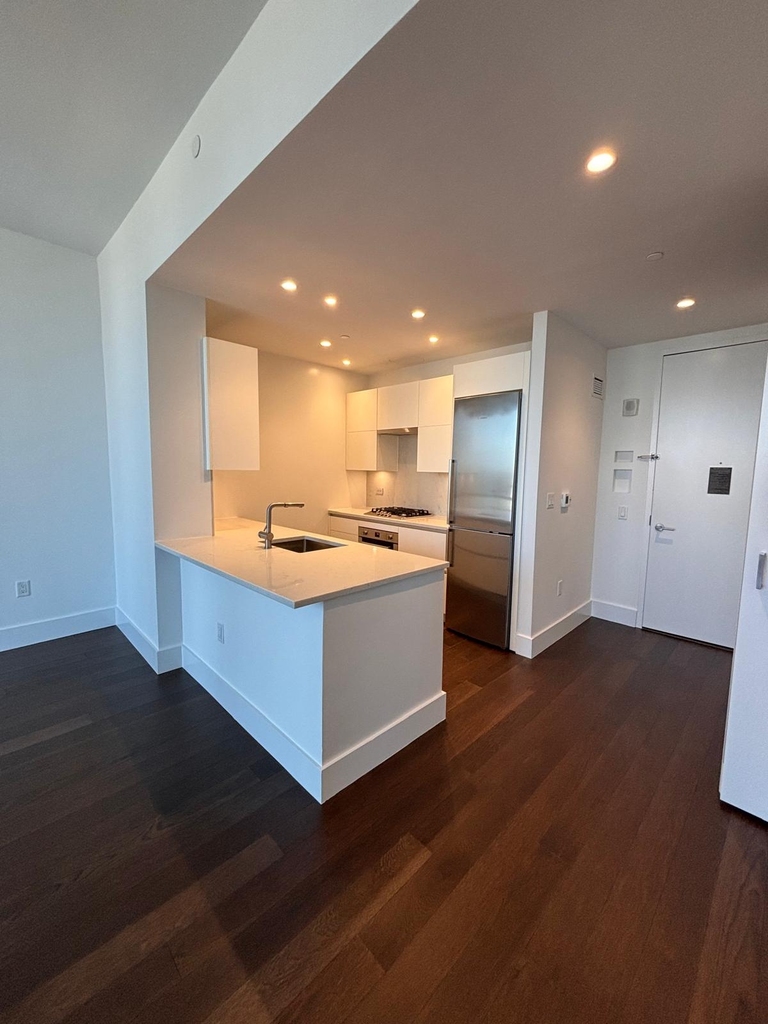 East 44th Street - Photo 2