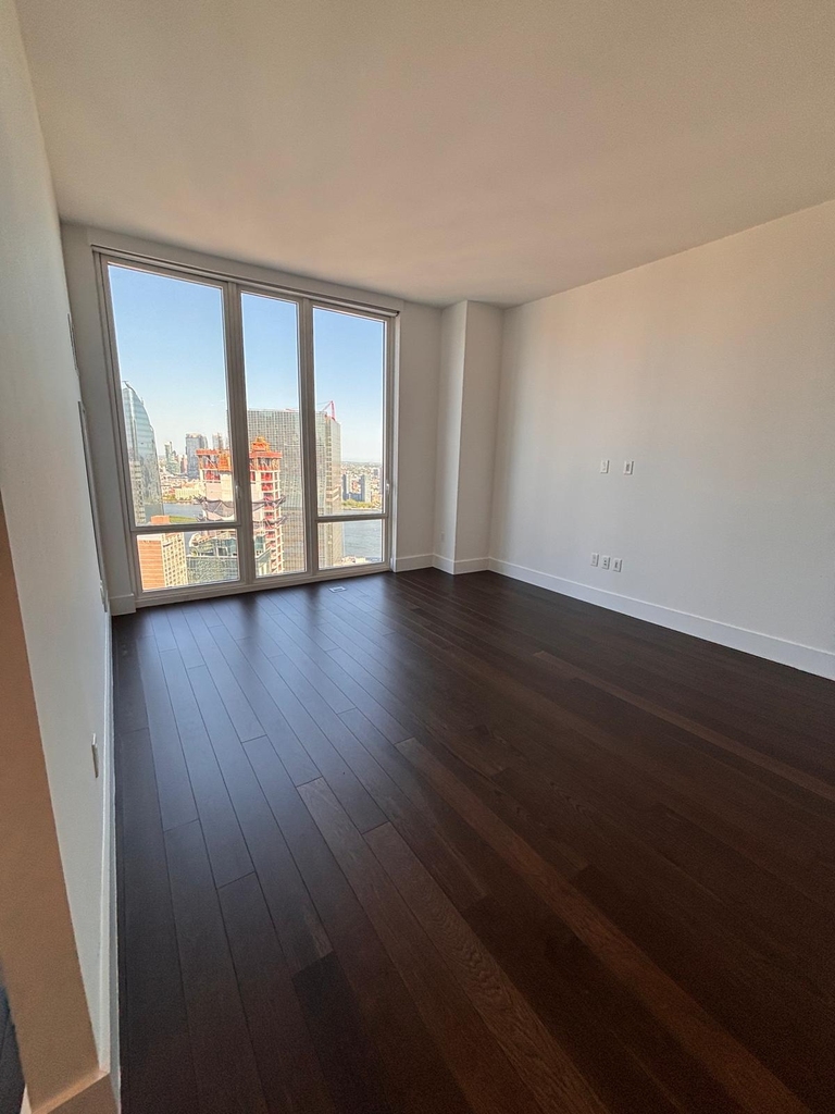 East 44th Street - Photo 4