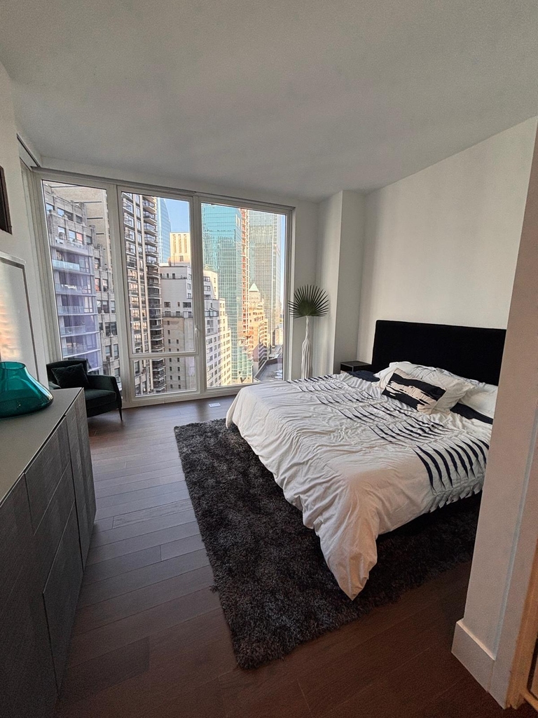 East 44th Street - Photo 0