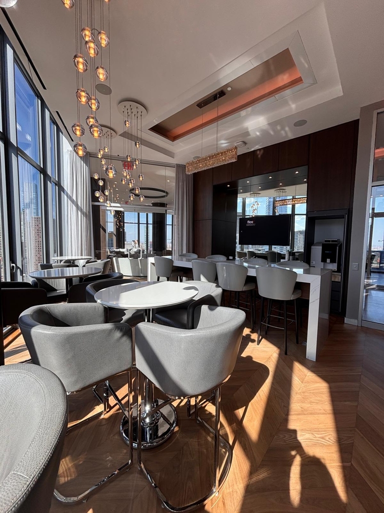 East 44th Street - Photo 7