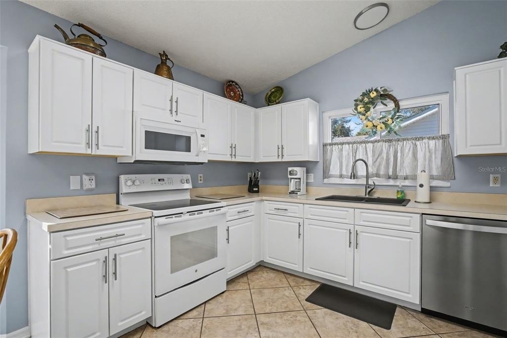 25049 Navel Avenue - Photo 8