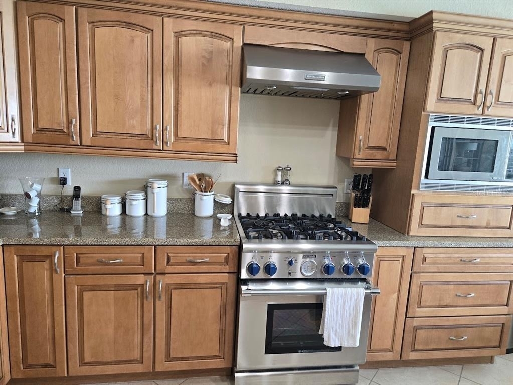 650 Golden Gate Point - Photo 11