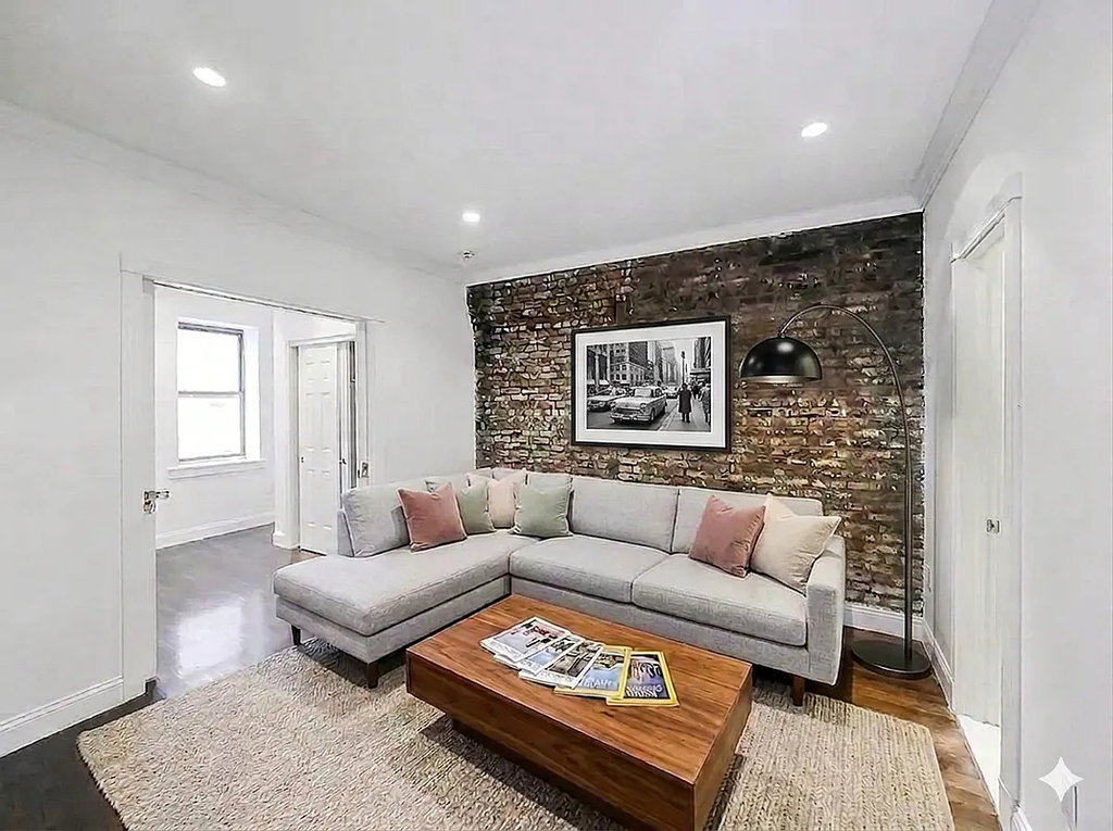338 East 55th Street - Photo 2