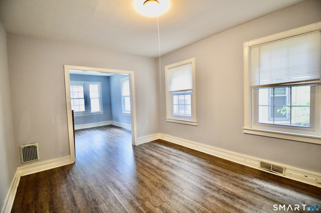 407 East Avenue - Photo 2