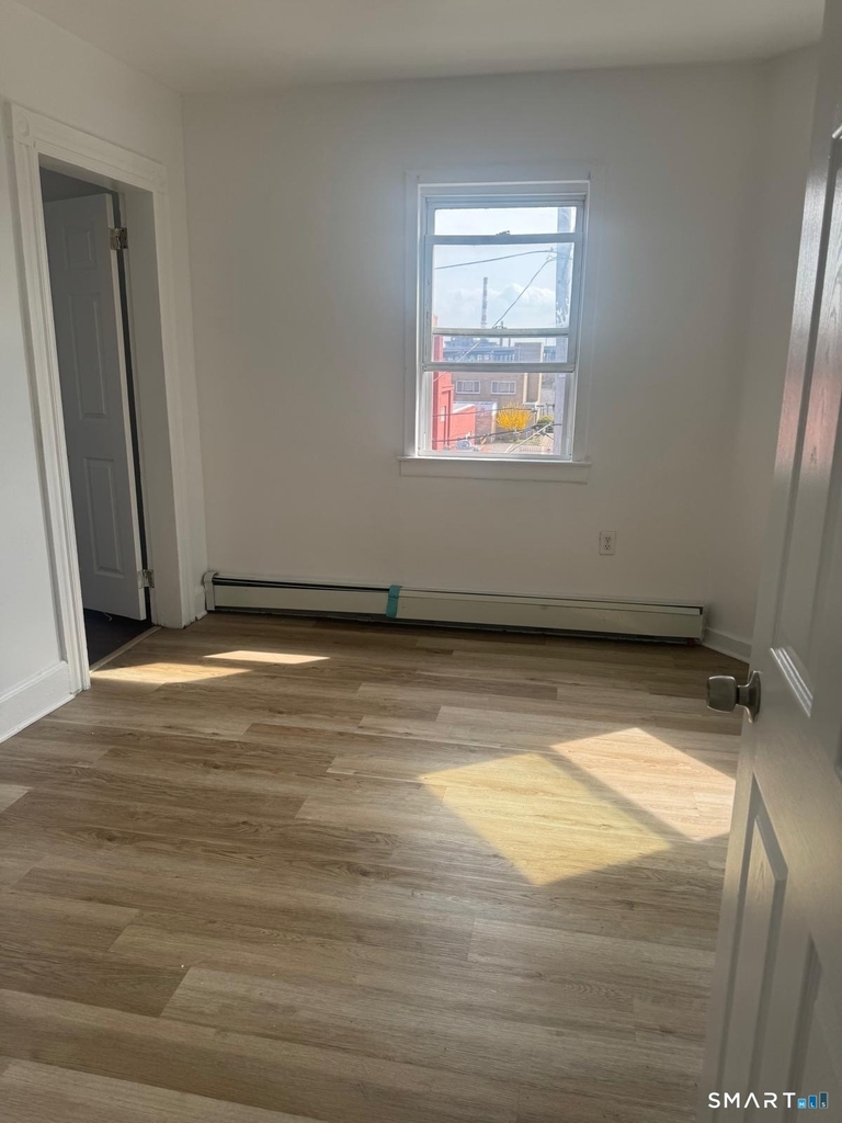 206 Noble Avenue - Photo 0