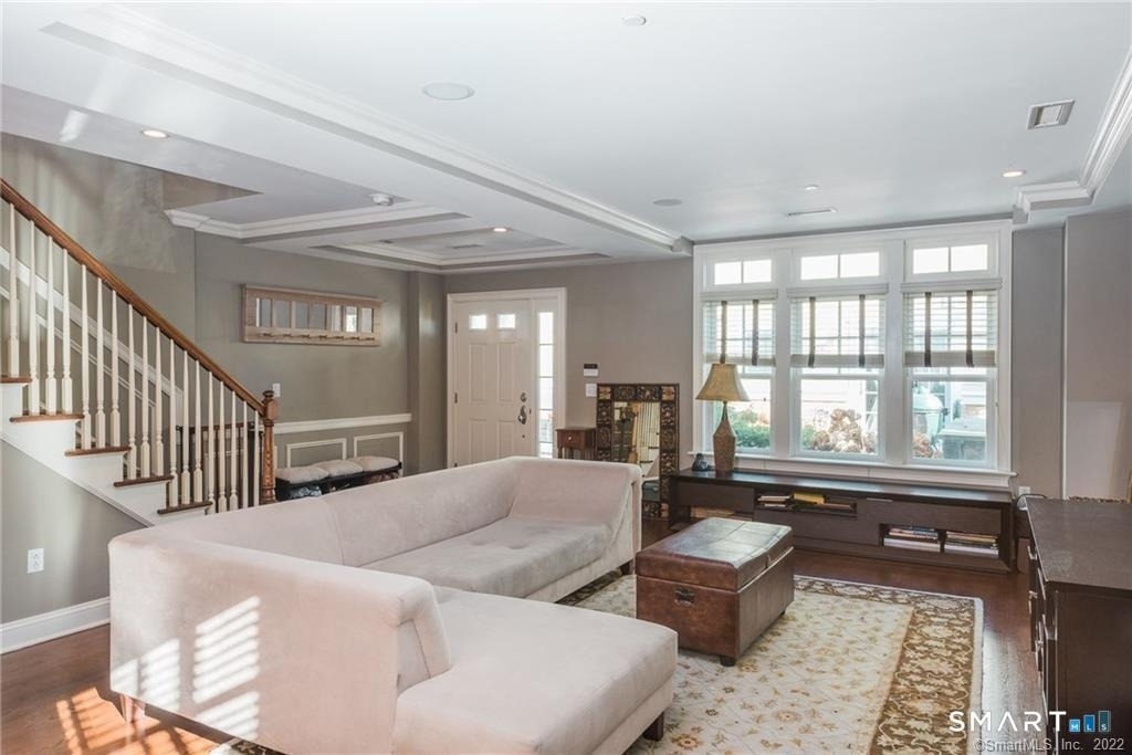 70 Riverdale Avenue - Photo 2