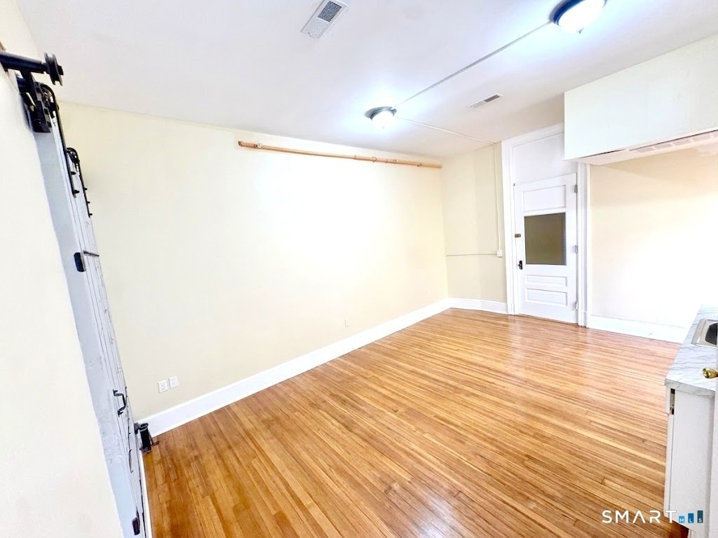 105 Bank Street - Photo 4