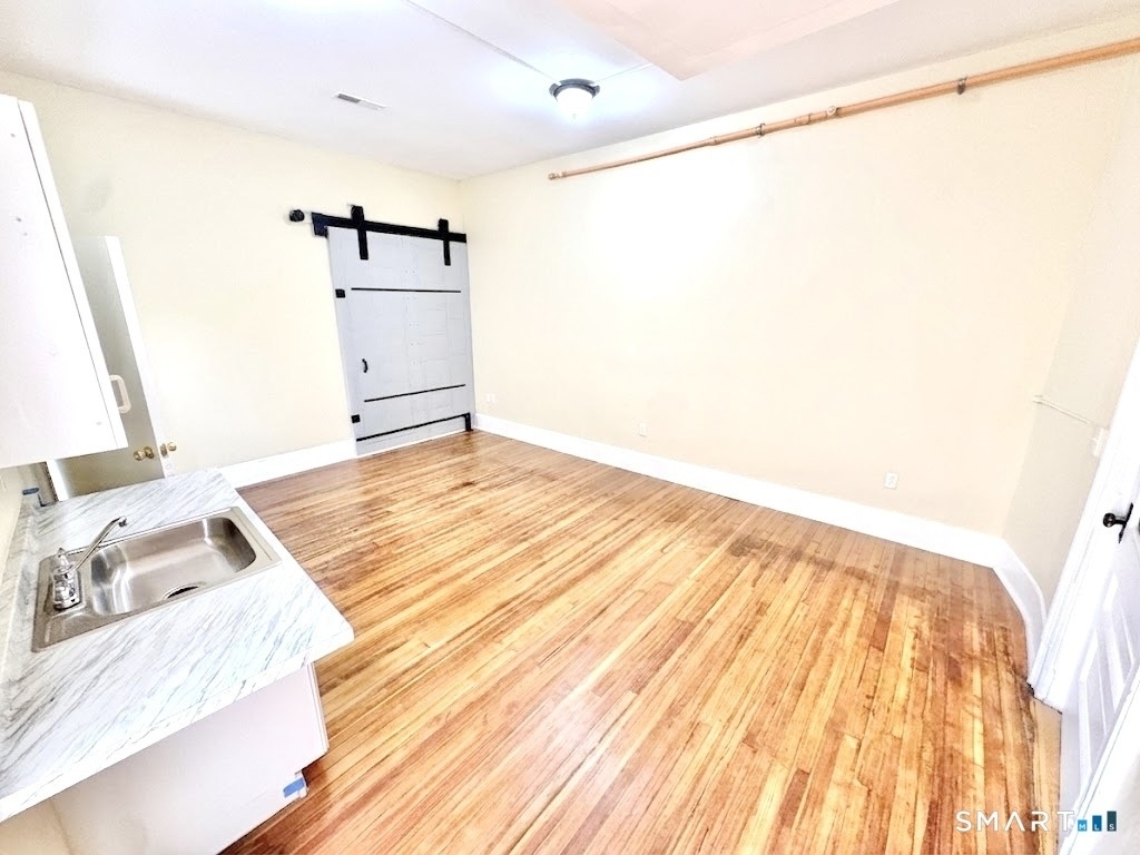 105 Bank Street - Photo 3