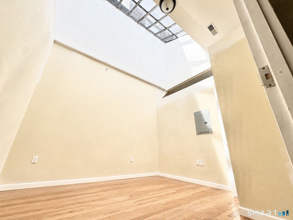 105 Bank Street - Photo 0