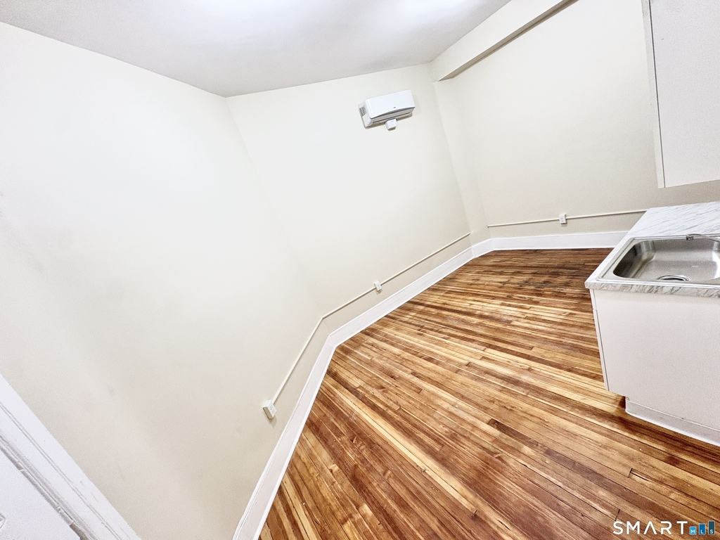 105 Bank Street - Photo 5