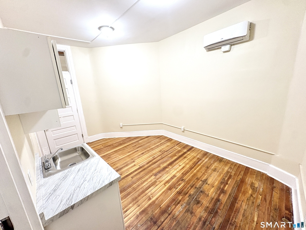 105 Bank Street - Photo 7