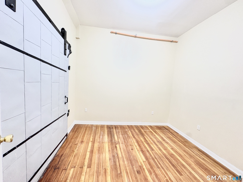 105 Bank Street - Photo 4
