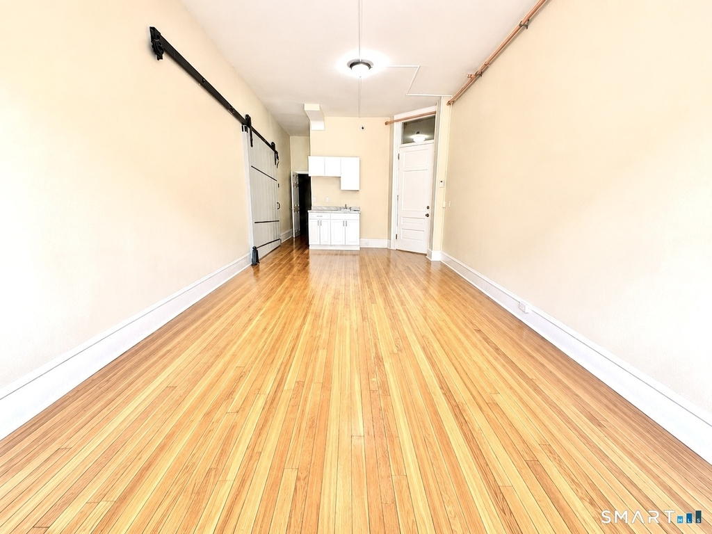 105 Bank Street - Photo 2