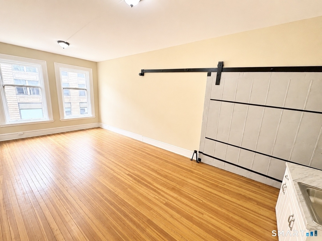 105 Bank Street - Photo 0