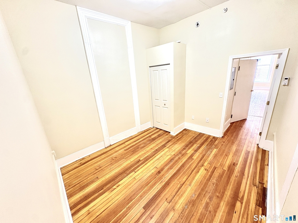 105 Bank Street - Photo 4