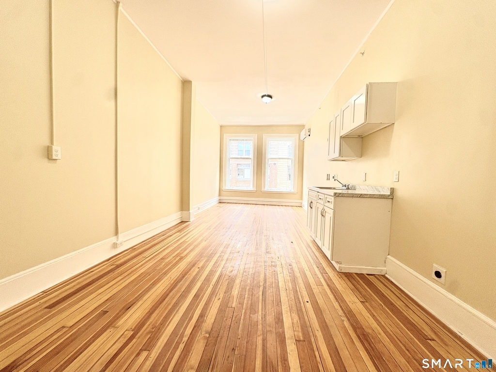 105 Bank Street - Photo 0