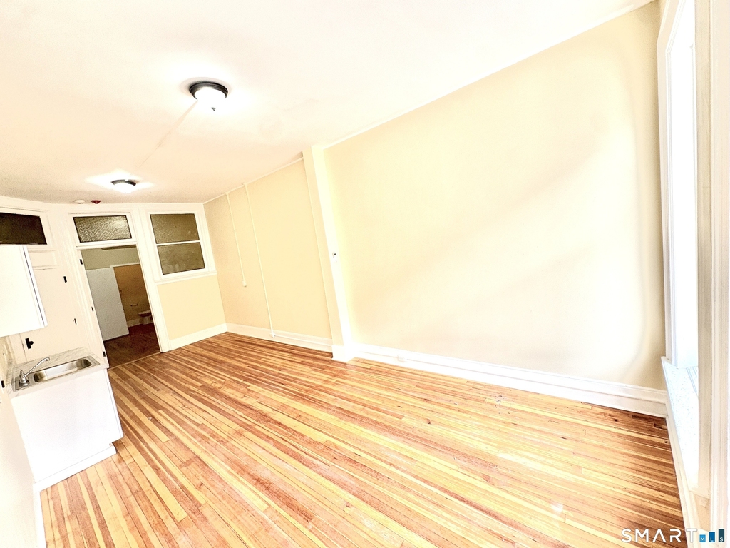 105 Bank Street - Photo 5
