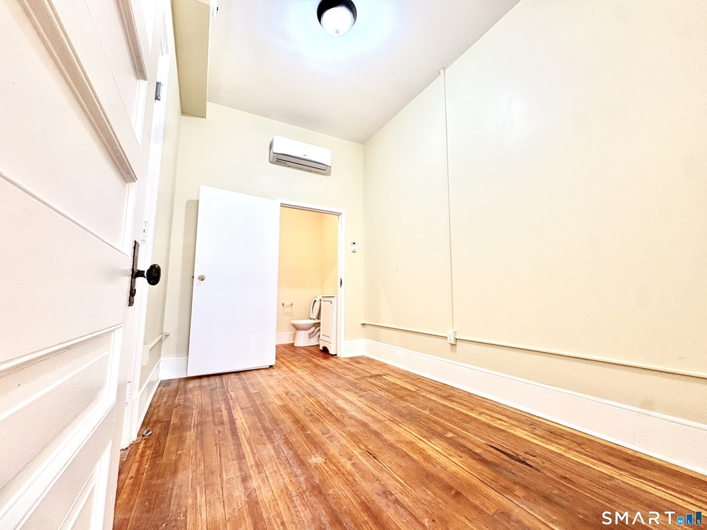 105 Bank Street - Photo 7