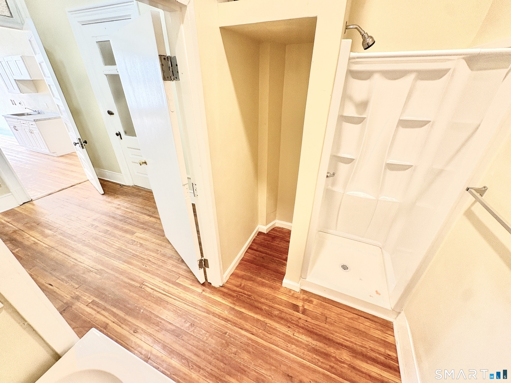 105 Bank Street - Photo 3
