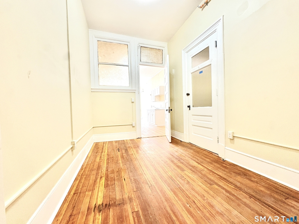 105 Bank Street - Photo 4