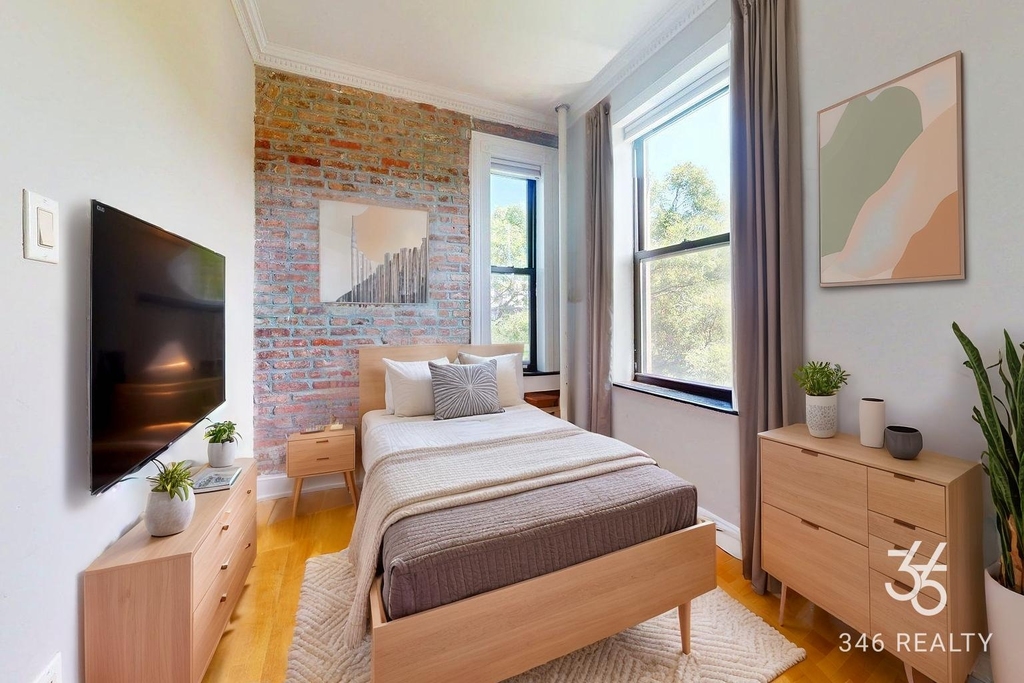 309 East 8th Street - Photo 1