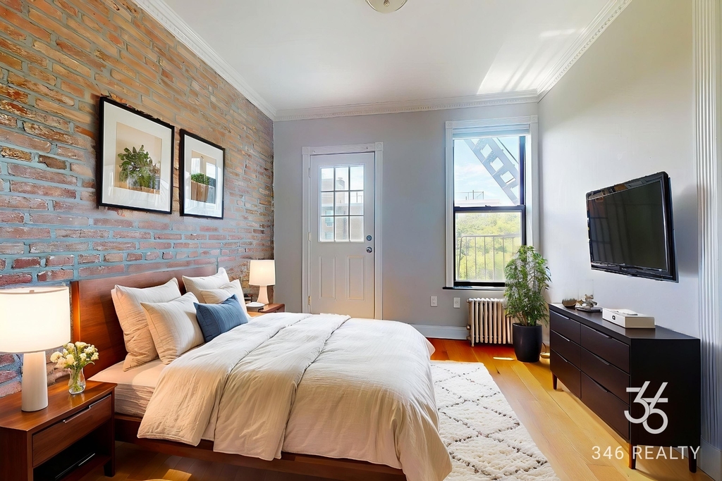 309 East 8th Street - Photo 2