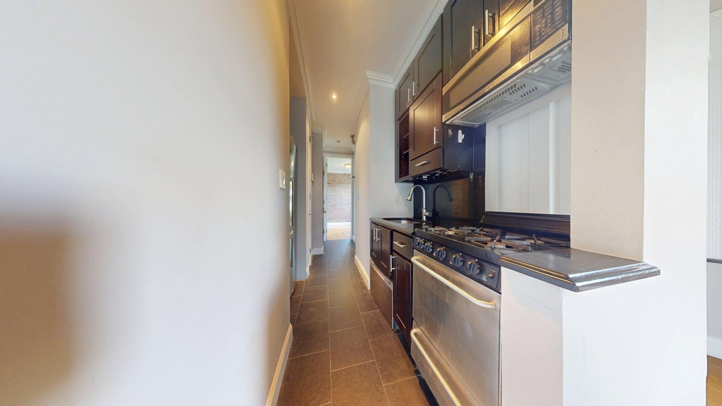 309 East 8th Street - Photo 3