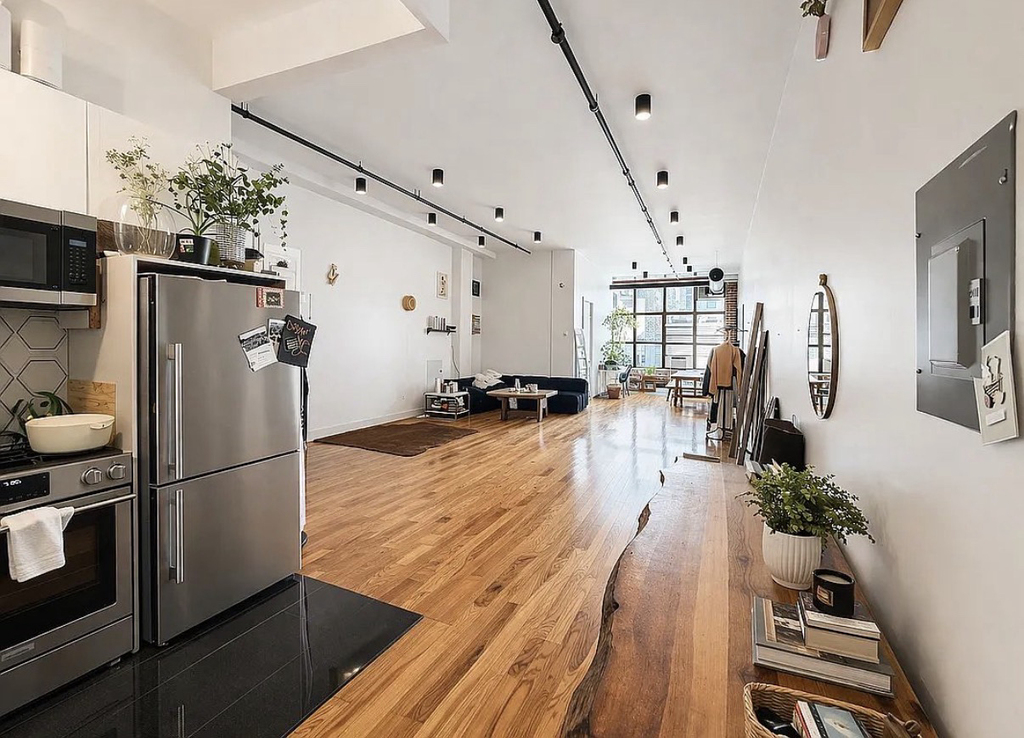 255 Mc Kibbin Street - Photo 0