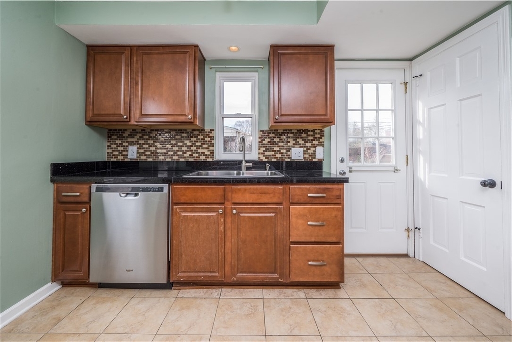 651 Royce Ave - Photo 8