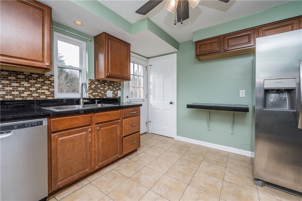 651 Royce Ave - Photo 11