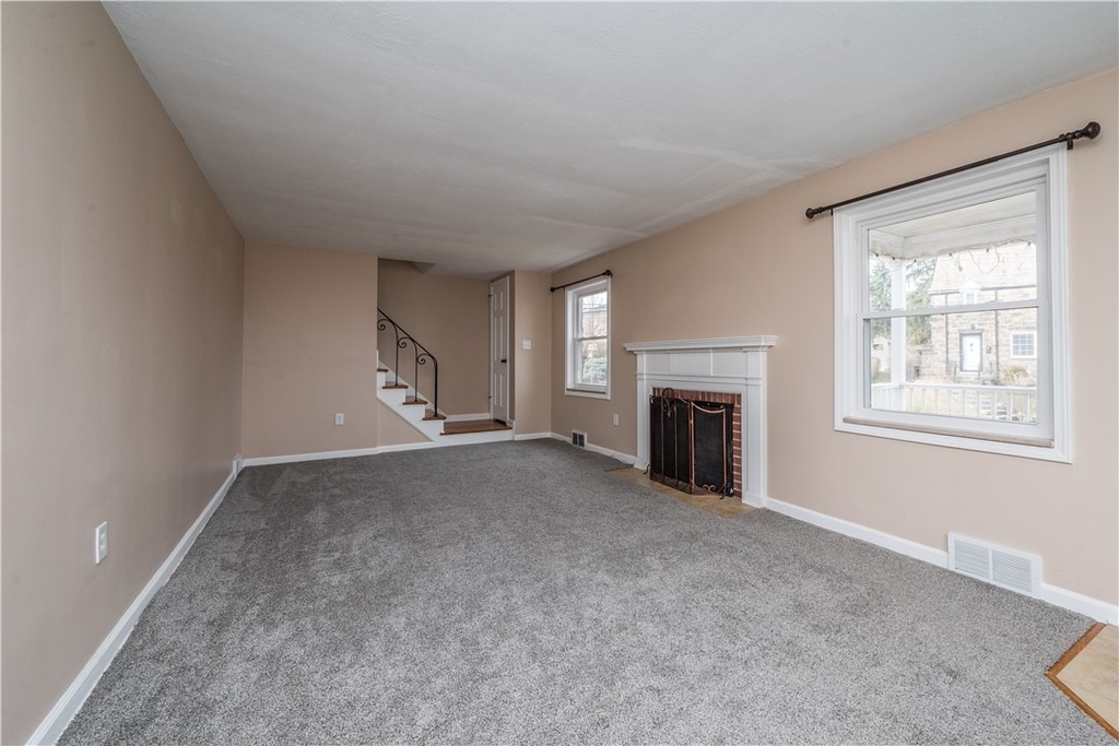 651 Royce Ave - Photo 2