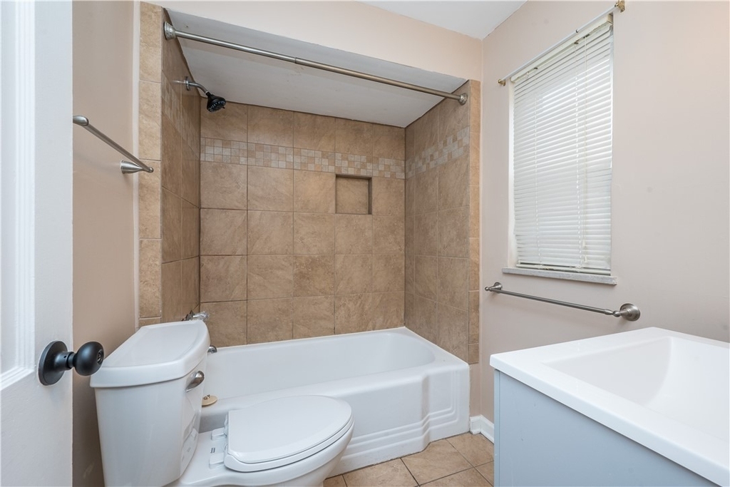 651 Royce Ave - Photo 17