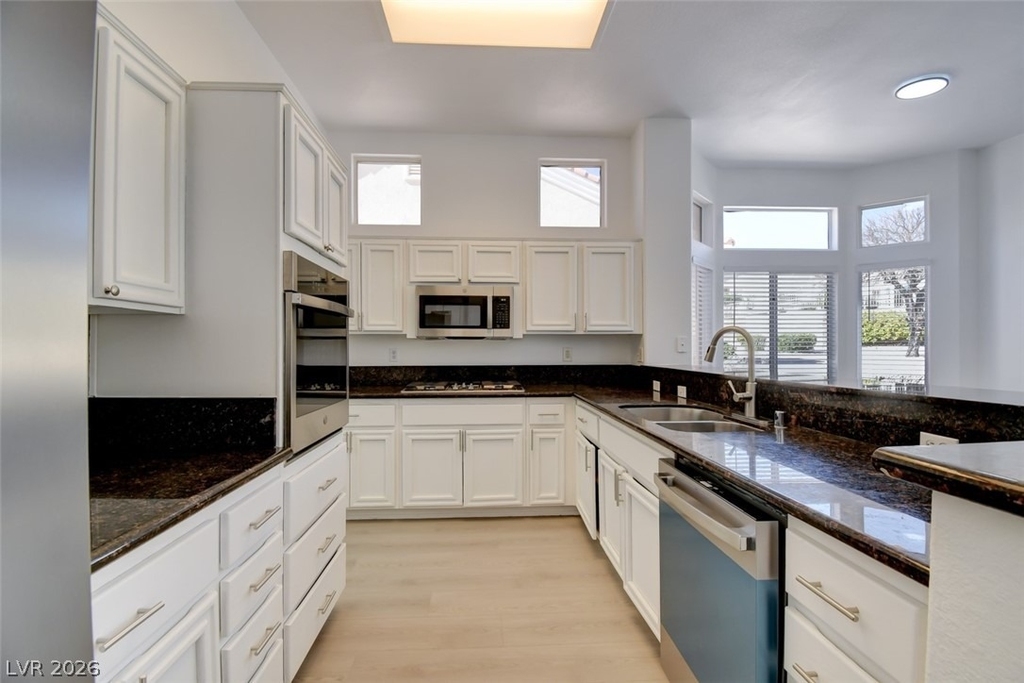 10800 Mission Lakes Avenue - Photo 14