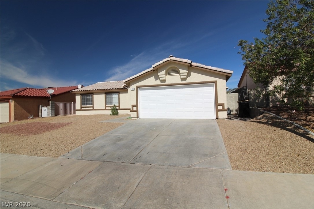 916 Clubview Drive - Photo 0