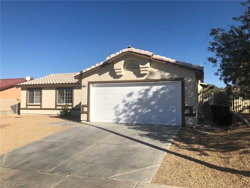 916 Clubview Drive - Photo 2