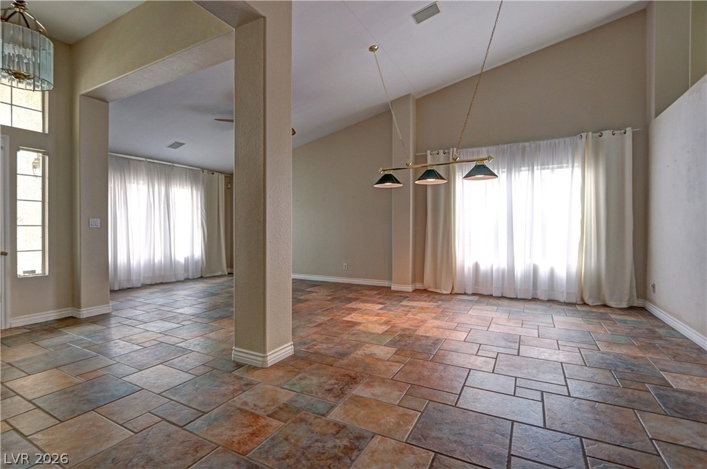 2108 Crestpoint Way - Photo 4