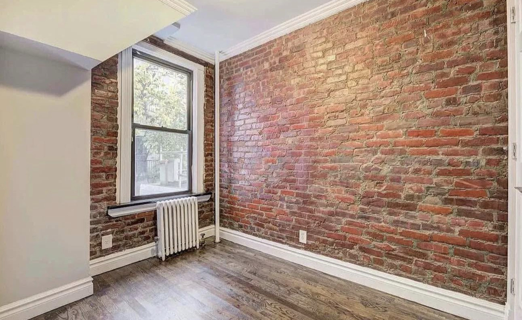 West 14th Street - Photo 2