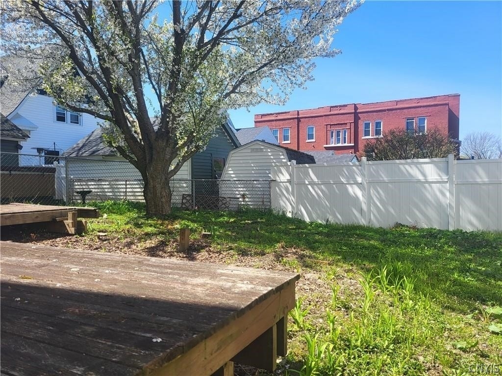 37 Niagara Street - Photo 3