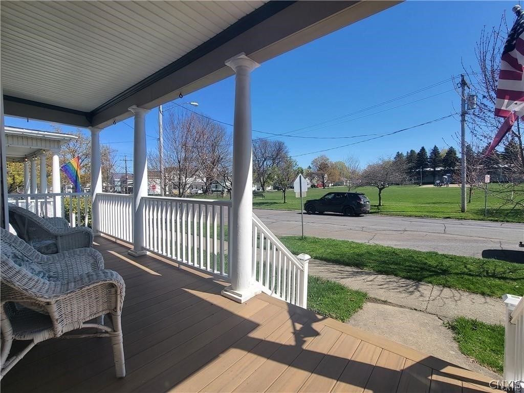 37 Niagara Street - Photo 2
