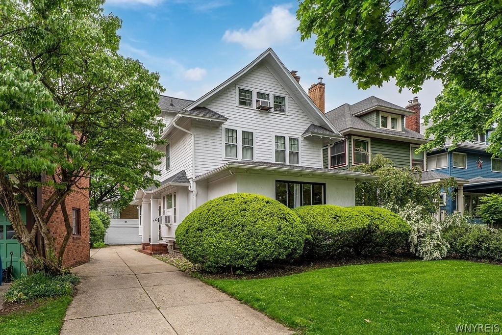 10 Summit Avenue - Photo 0