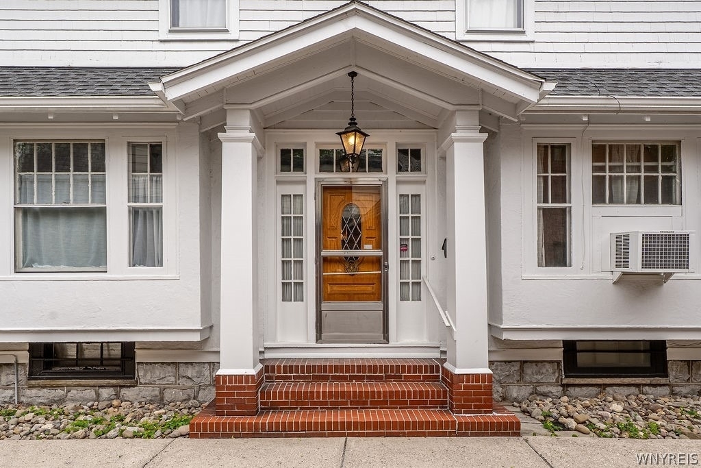 10 Summit Avenue - Photo 2