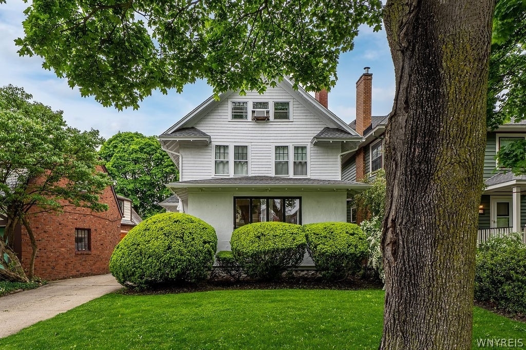 10 Summit Avenue - Photo 1