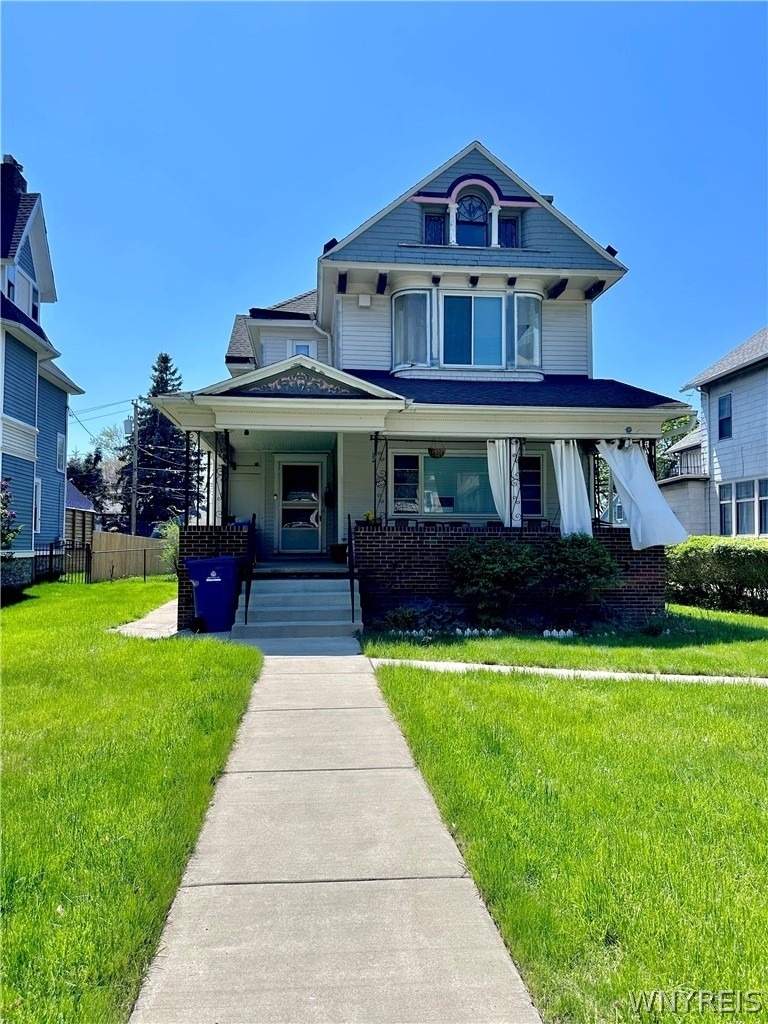 688 Columbus Parkway - Photo 0